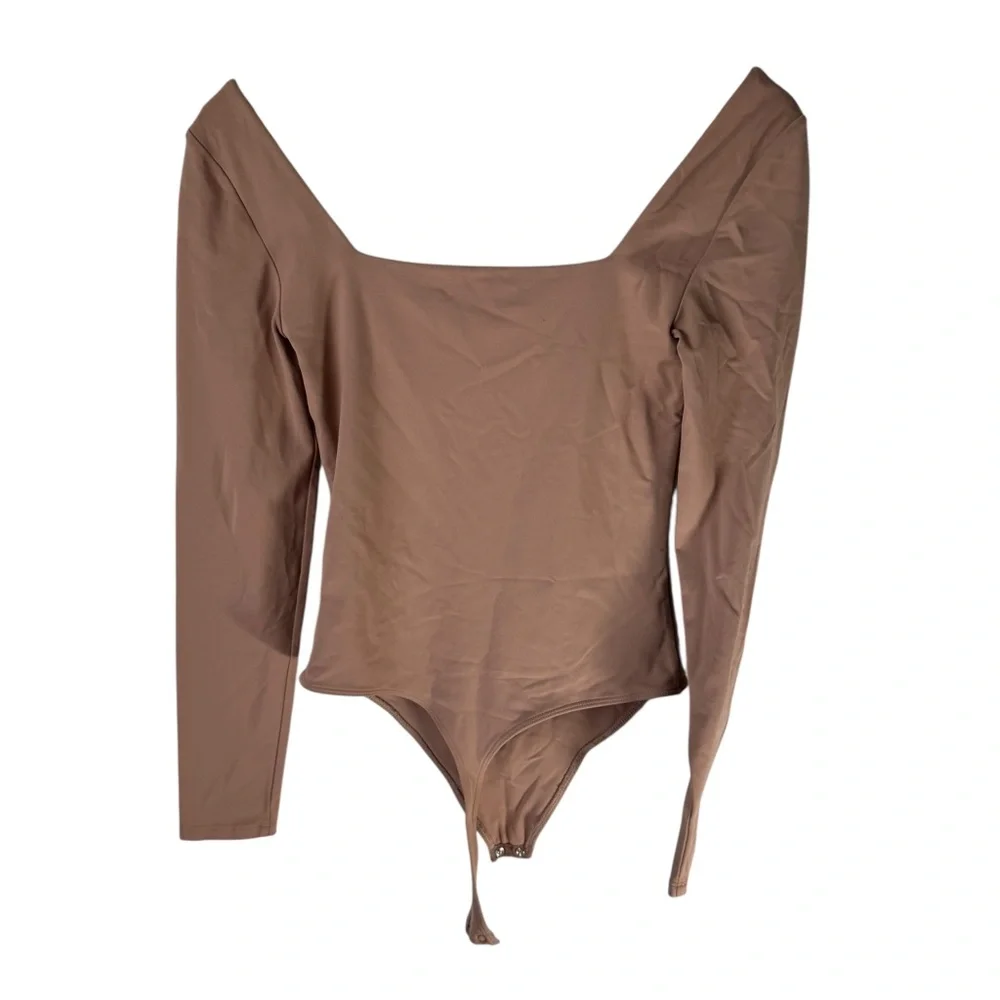 Aritzia Babaton Squared Neck Long Sleeve BodysuitSz‎ M